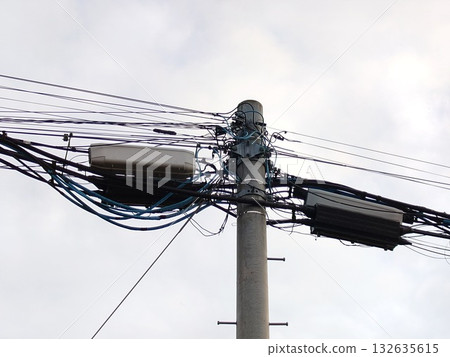 Optical closure and metal line connection terminal box 132635615