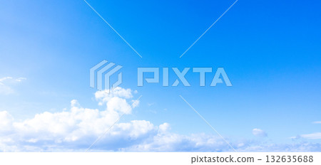 藍天白雲的簡單風景 132635688
