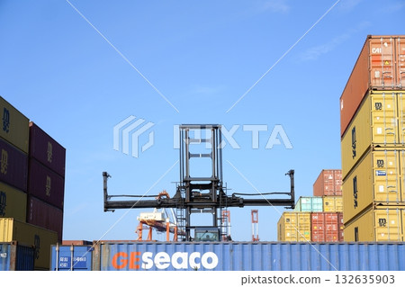 container yard container yard 132635903