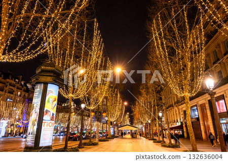 巴黎香榭麗舍大街的燈飾 巴黎香榭麗舍大街的燈飾 132636004