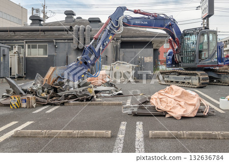 [商店拆除和重型機械] 132636784