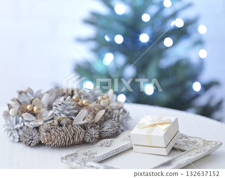 Christmas image gift box 132637152