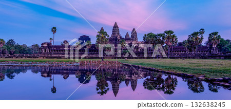 【世界遺產】黃昏時的吳哥窟全景圖 【世界遺產】黃昏時的吳哥窟全景圖 132638245