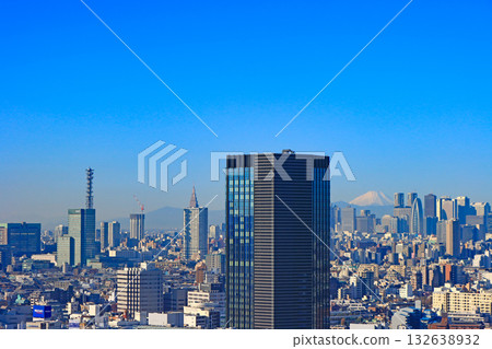 東京新宿區、富士山風景與新宿副中心摩天大樓區 132638932