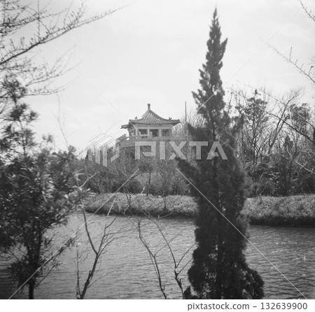這張老照片拍攝於1939年，地點是中華民國上海的敷島公園，當時正值中日戰爭時期。 132639900