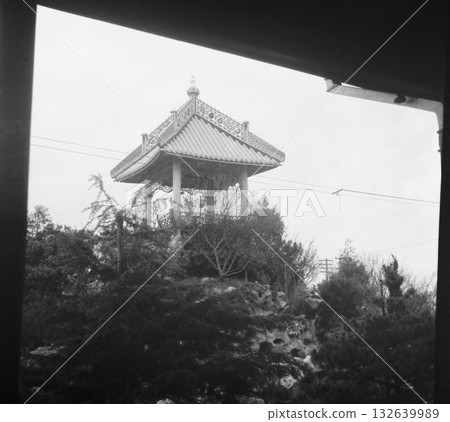 Old photo taken in 1939 during the Second Sino-Japanese War in the Republic of China, at the Cao family cemetery in Shanghai (now Caoxi Park) Old photo taken in 1939 during the Second Sino-Japanese War in the Republic of China, at the Cao family cemetery in Shanghai (now Caoxi Park) 132639989