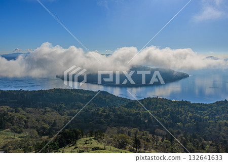 A morning in Akan Mashu, where clouds and lakes intertwine A morning in Akan Mashu, where clouds and lakes intertwine 132641633