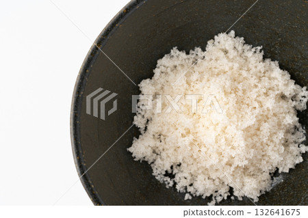 Close-up of a small bowl of seaweed salt 132641675