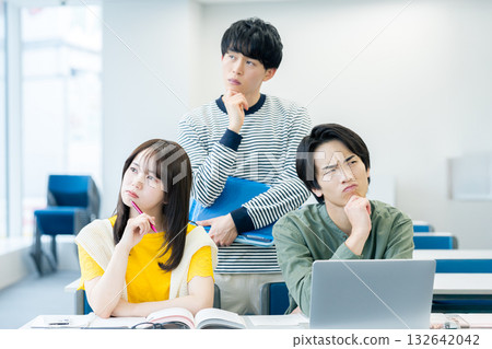 Worried student in the classroom 132642042