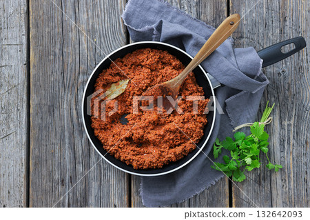 slow cooked spicy beef ragu, cincinnati chili 132642093