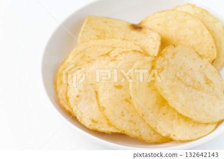 盤子裡的薯片特寫 132642143
