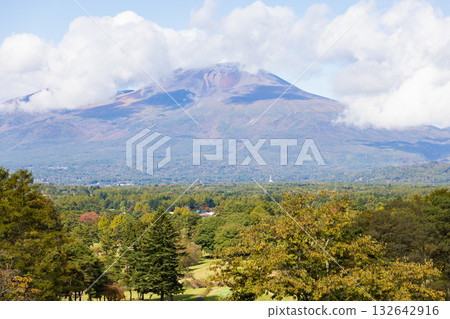 從長野縣輕井澤眺望淺間山 132642916