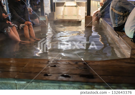 草津足浴湯畑 132643376