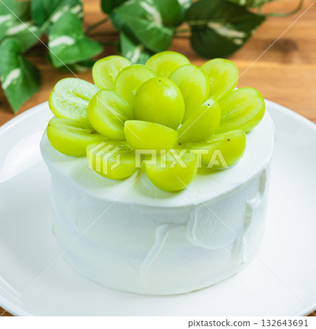 Shine Muscat Cake Shine Muscat Cake 132643691