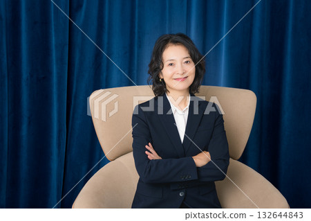 A confident middle-aged woman who has succeeded in business A confident middle-aged woman who has succeeded in business 132644843