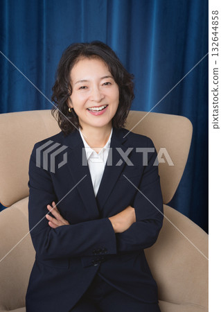 A confident middle-aged woman who has succeeded in business A confident middle-aged woman who has succeeded in business 132644858