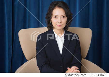 A confident middle-aged woman who has succeeded in business A confident middle-aged woman who has succeeded in business 132644876