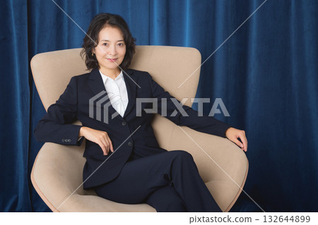 A confident middle-aged woman who has succeeded in business A confident middle-aged woman who has succeeded in business 132644899