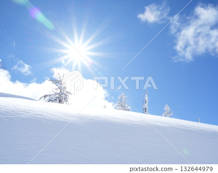 冬季素材 | 銀雪美景與藍天 132644979