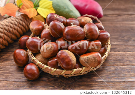 Heavy chestnut 132645312