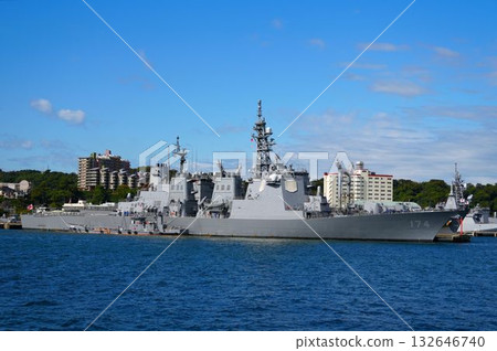 Escort ship 132646740