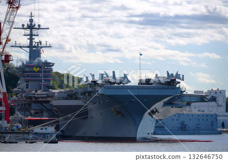 航空母艦 132646750