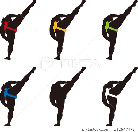 一組相撲力士抬起一條腿跺腳的剪影 132647475