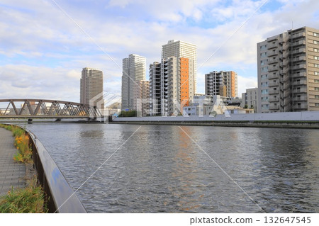 從千住隅田川露台眺望(常磐新線隅田川大橋) 從千住隅田川露台眺望(常磐新線隅田川大橋) 132647545