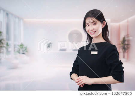 在沙龍工作的年輕女員工 132647800