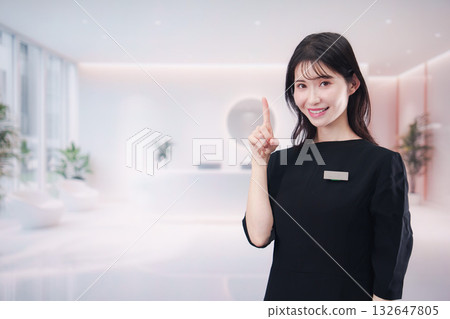 在沙龍工作的年輕女員工 132647805