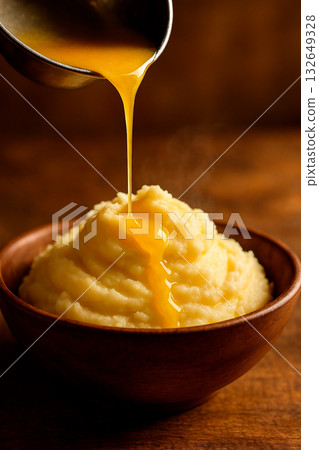 Warm mashed potatoes with melting gravy 132649328
