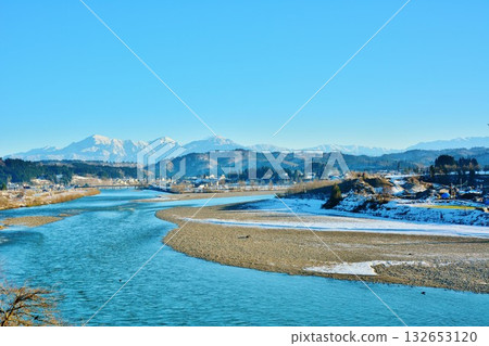 Echigo Miyama / Shinano River winter scenery Echigo Miyama / Shinano River winter scenery 132653120