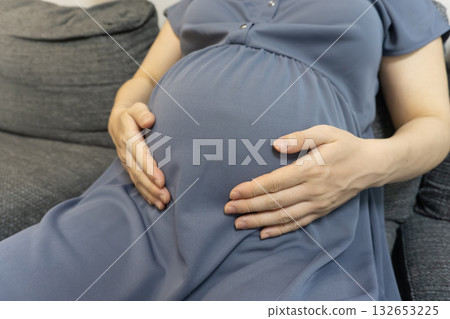 Pregnant woman 132653225