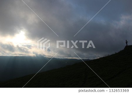 熊本縣阿蘇!從大觀峰展望台眺望:「阿蘇大觀峰的自然與雲」山巒與城市景觀 熊本縣阿蘇!從大觀峰展望台眺望:「阿蘇大觀峰的自然與雲」山巒與城市景觀 132653369