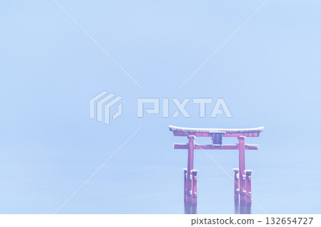 滋賀白須神社:雪湖中巨大的鳥居 滋賀白須神社:雪湖中巨大的鳥居 132654727