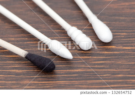 Various cotton swabs 132654752
