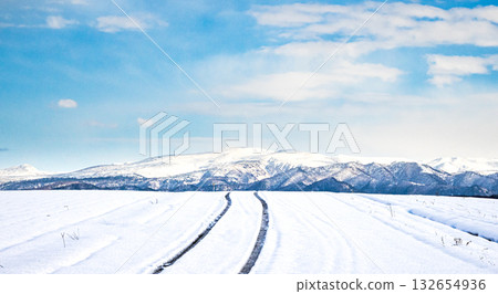 Snow-packed icy roads and scenery in Hokkaido in winter with a blue sky Snow-packed icy roads and scenery in Hokkaido in winter with a blue sky 132654936