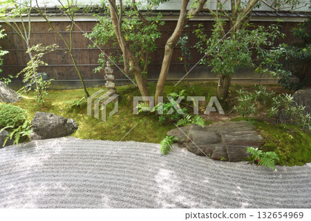 Reigen-in Temple Garden 132654969