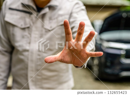 Male of mechanic 132655423