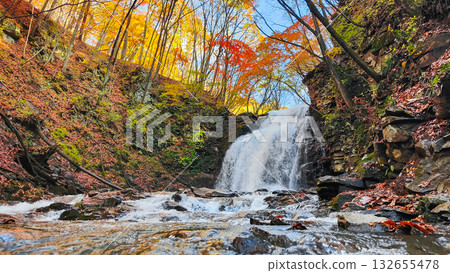 淺間瀑布（秋季） 132655478