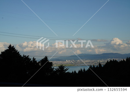 從比叡山頂眺望琵琶湖。 從比叡山頂眺望琵琶湖。 132655594