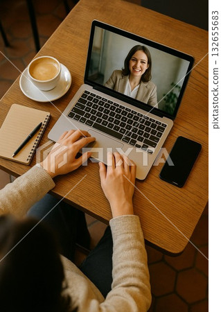 工作時需要柔和的光線 工作時需要柔和的光線 132655683