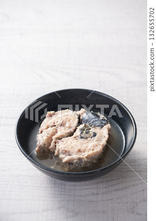Pour the canned mackerel into a bowl Pour the canned mackerel into a bowl 132655702