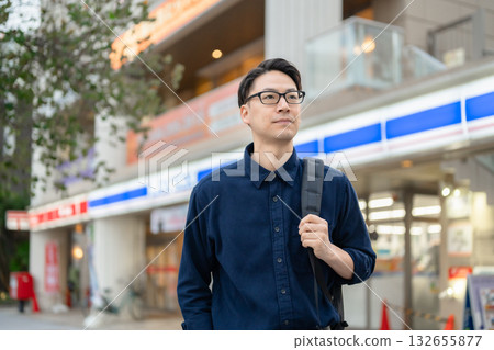 Businessman convenience store shopping Businessman convenience store shopping 132655877