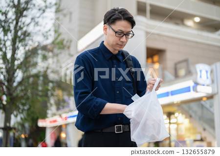 Businessman convenience store shopping Businessman convenience store shopping 132655879