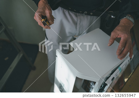 air conditioning, gents, male 132655947