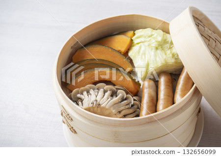 Steamed vegetables 132656099