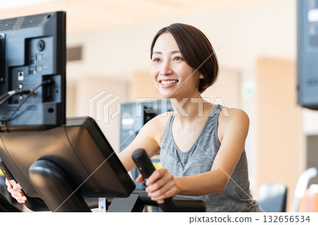 A middle-aged woman training at the gym. Photo courtesy of Sports Club & Sauna Spa Renaissance Makuhari 24 132656534