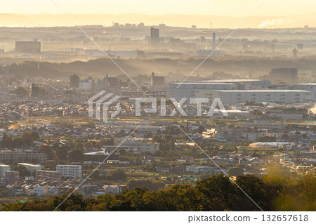 神奈川縣：晨霧中的城市景觀 132657618