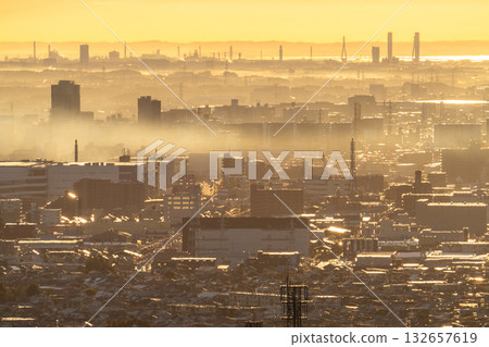 神奈川縣：晨霧中的城市景觀 132657619